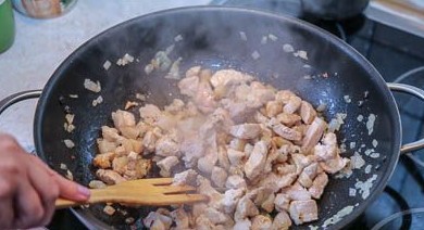 Тушеная капуста с мясом и солеными огурцами - «Кулинария»
