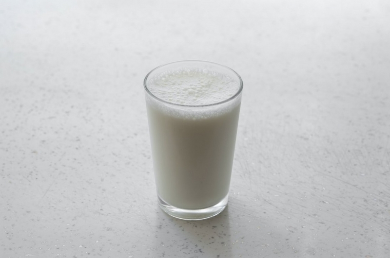 Употребление этого вида молока на завтрак снижает уровень сахара в крови в течение дня - «ЕДА»