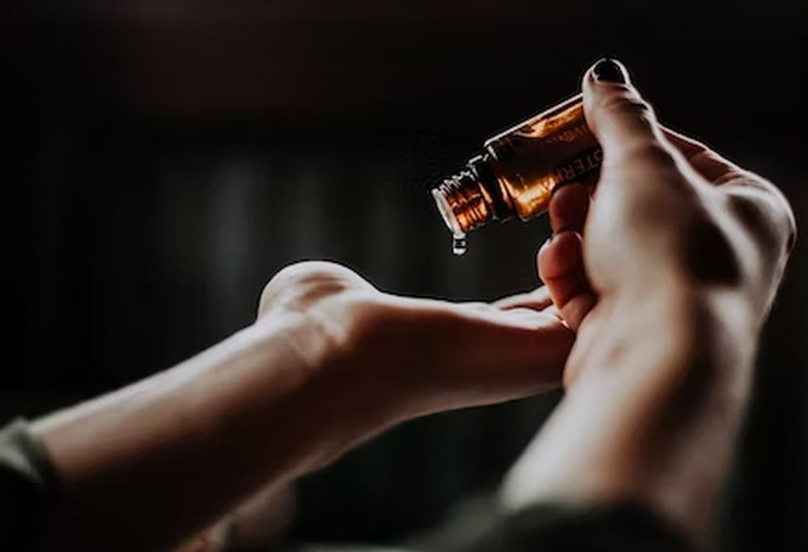 Прием корвалола и других сердечных капель при стрессе опасен: врач Ромасов - «Здоровье»